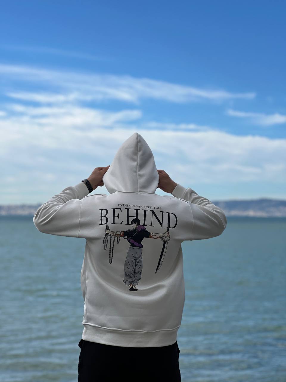 HOODIE BEHIND